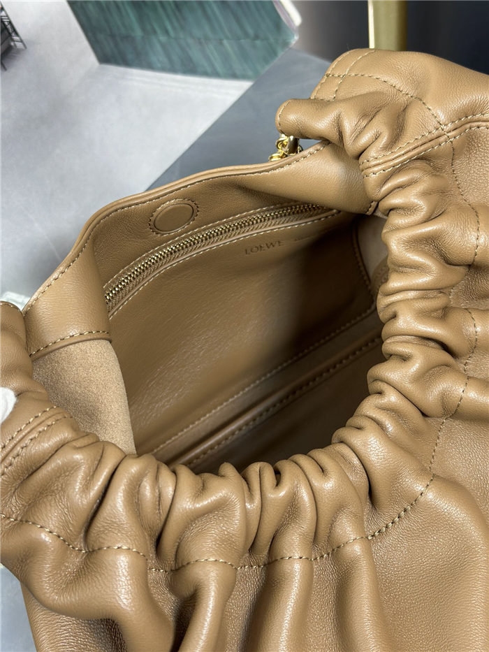 Squeeze bag MEDIUM in nappa lambskin Oak High