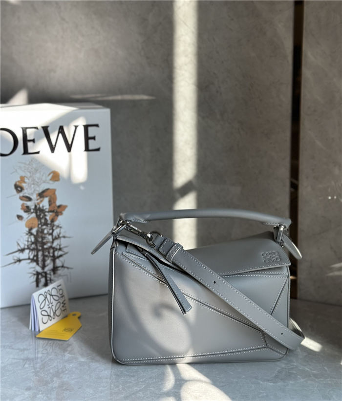 Small Puzzle bag in classic calfskin Pearl Grey High