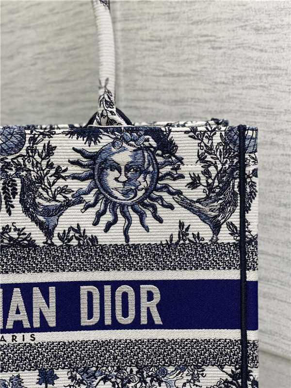 MEDIUM Dior BOOK TOTE Toile de Jouy Soleil Embroidery Blue High