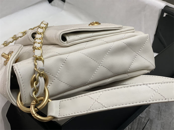 Chanel Hobo handbag AS4743 Shiny calfskin & gold-tone metal White High