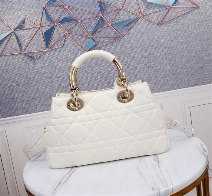 LADY 95.22 MEDIUM BAG Cannage Calfskin White High