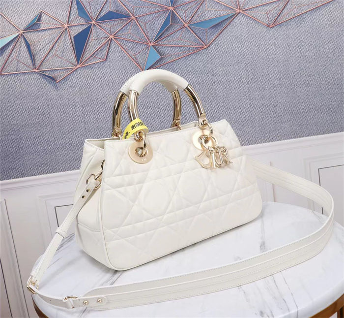 LADY 95.22 MEDIUM BAG Cannage Calfskin White High