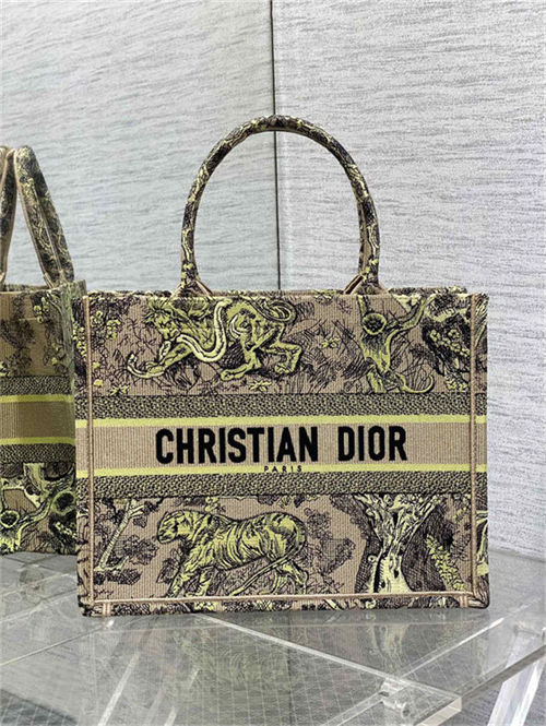 MEDIUM Dior BOOK TOTE Toile de Jouy Embroidery Sauvage Raffia High