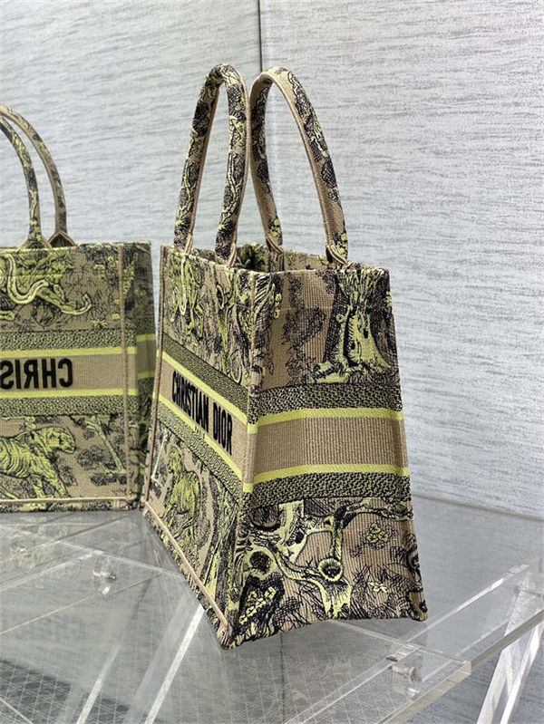 MEDIUM Dior BOOK TOTE Toile de Jouy Embroidery Sauvage Raffia High