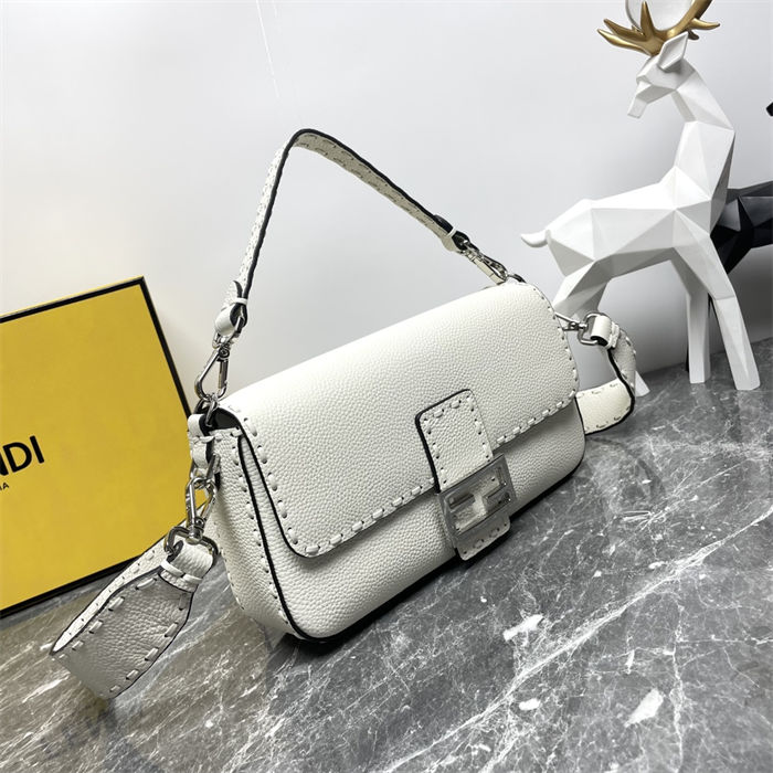 BAGUETTE Selleria bag with oversized topstitching White High