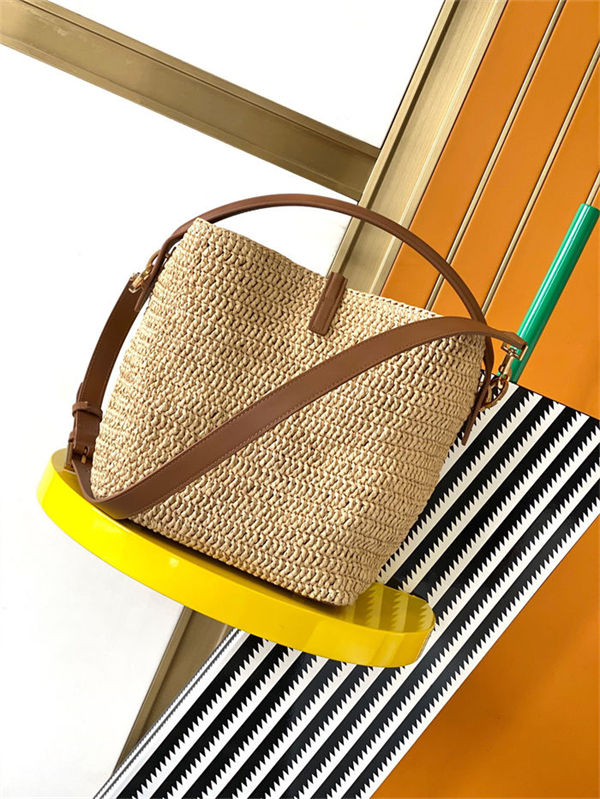 LE 37 in woven raffia and vegetable-tanned leather Bucket bag High