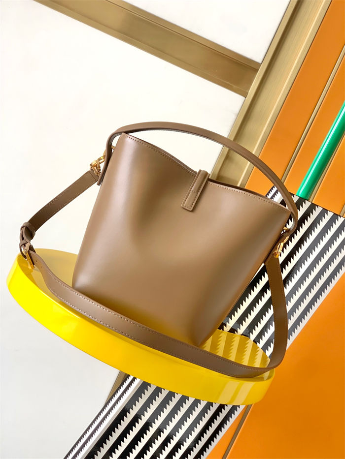 LE 37 SMALL IN SHINY LEATHER BUCKET BAG High