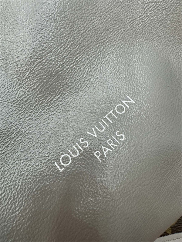 Louis Vuitton CarryAll Dark MM Lambskin M12583 Top