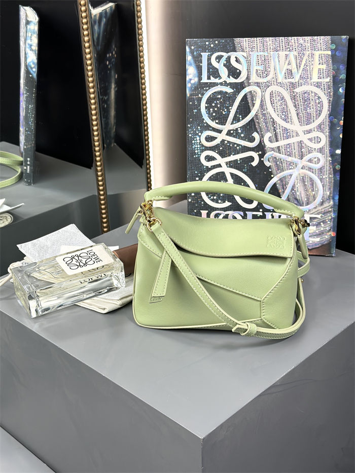 Mini Puzzle bag in classic calfskin Light Pear High