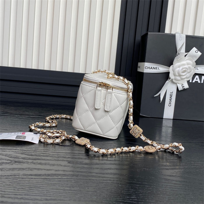 Chanel Vanity with Chain AP4301 Lambskin White High