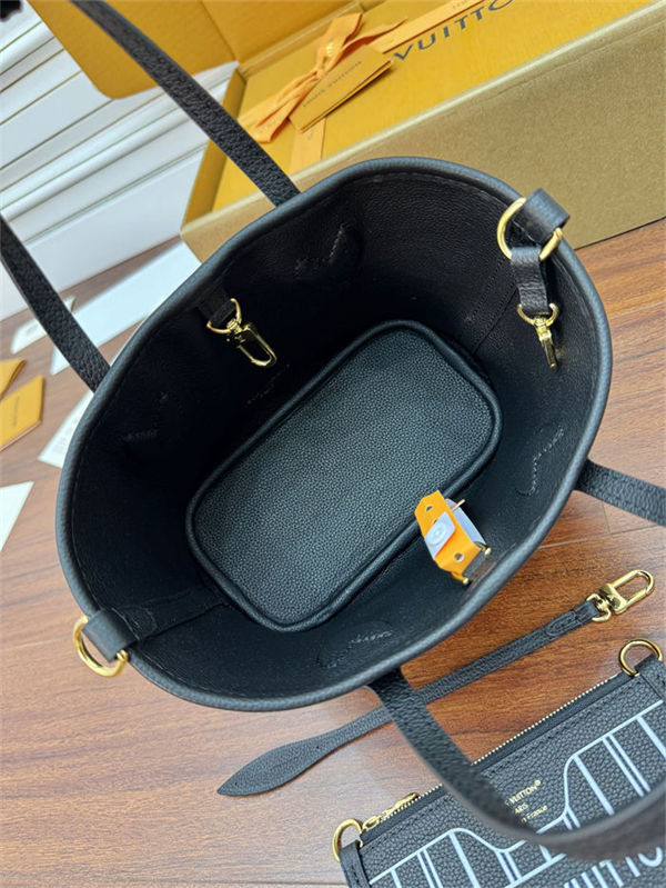 Louis Vuitton Neverfull Bandoulière Inside Out BB M12099 Top