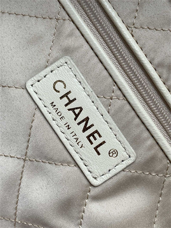 Chanel 22 MEDIUM HANDBAG Shearling Lambskin & Gold-Tone Metal AS3261 High