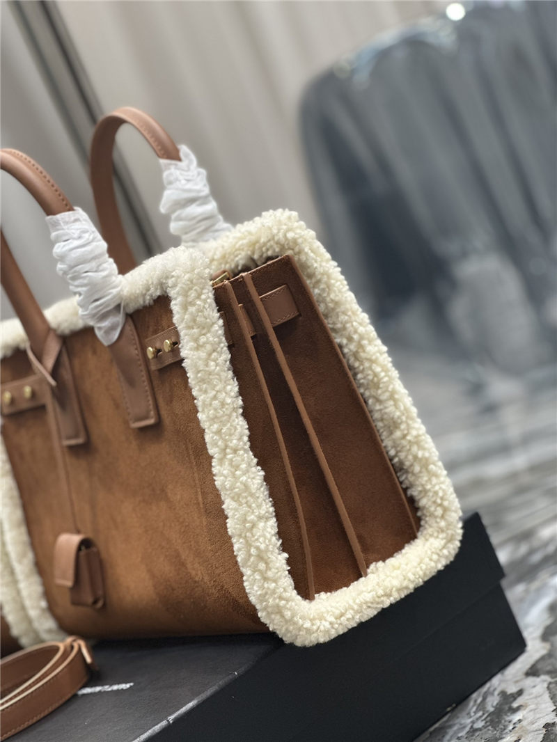 SAC DE JOUR SUPPLE MEDIUM IN SUEDE AND SHEARLING High