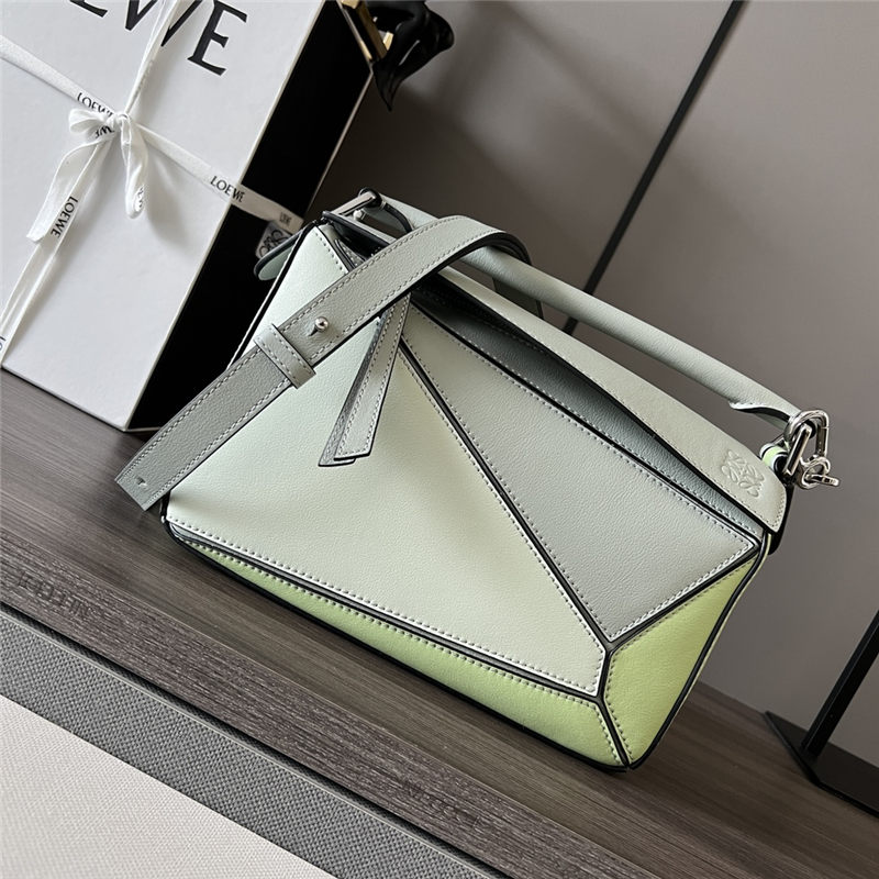 Small Puzzle bag in classic calfskin Green High