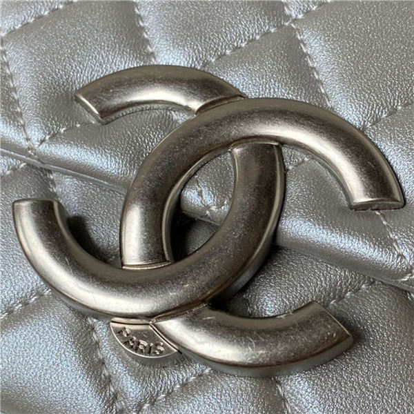 Chanel CLUTCH WITH CHAIN Shiny Lambskin & Silver-Tone Metal AP3854 Silver A