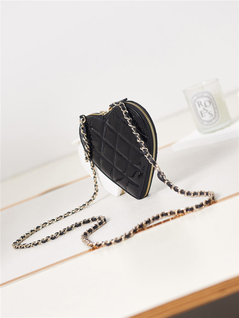 Chanel CLUTCH WITH CHAIN Patent Calfskin, Resin & Gold-Tone Metal AP3295 Twin Heart High