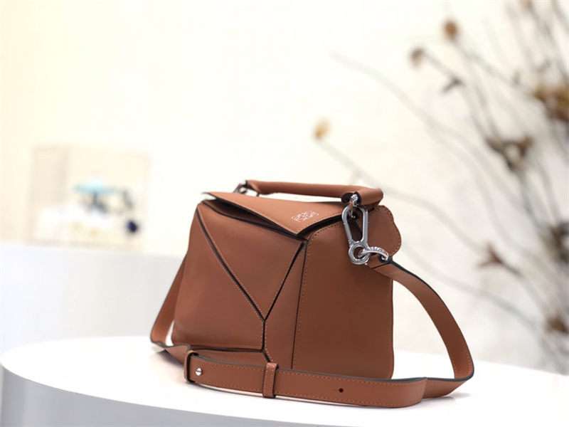 Small Puzzle bag in classic calfskin High