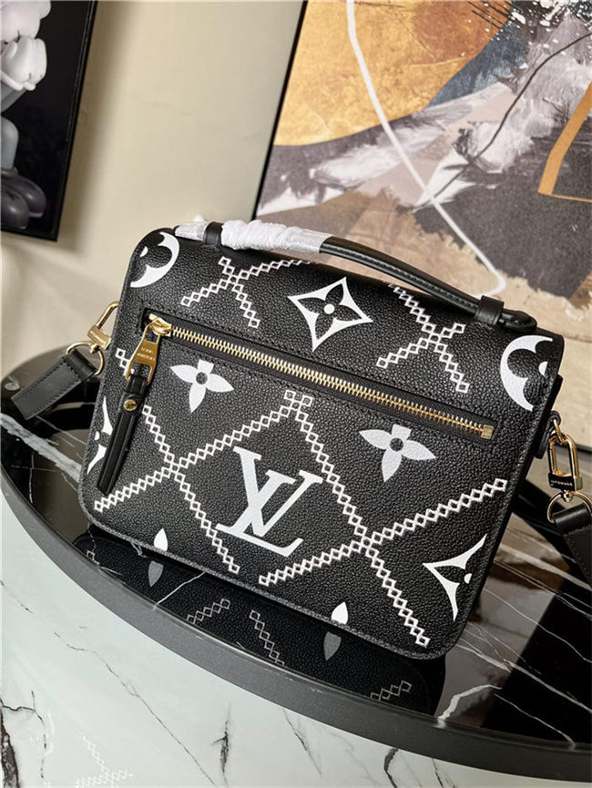 Louis Vuitton POCHETTE MÉTIS Embroidered embossed supple grained cowhide leather Black M46028 High