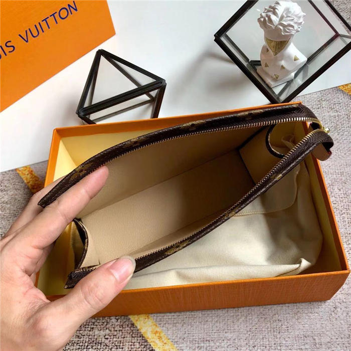 Louis Vuitton TOILETRY POUCH 19 High