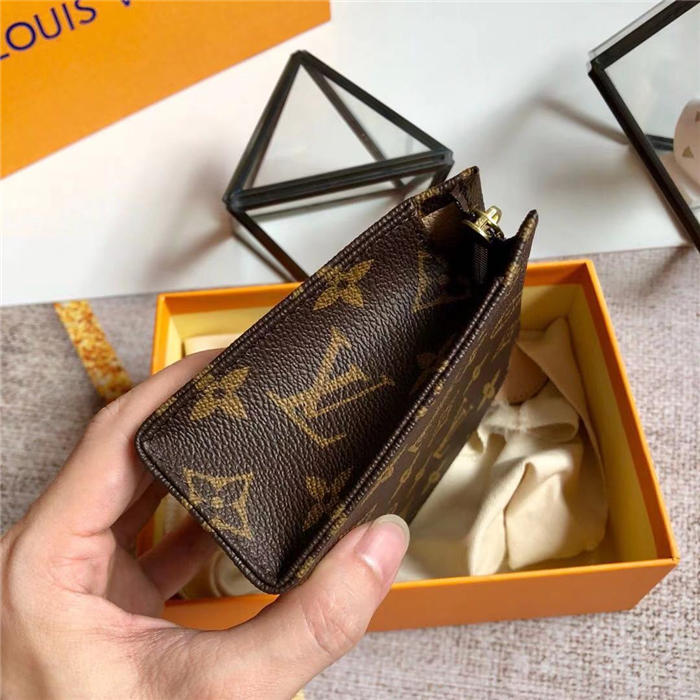 Louis Vuitton TOILETRY POUCH 15 High