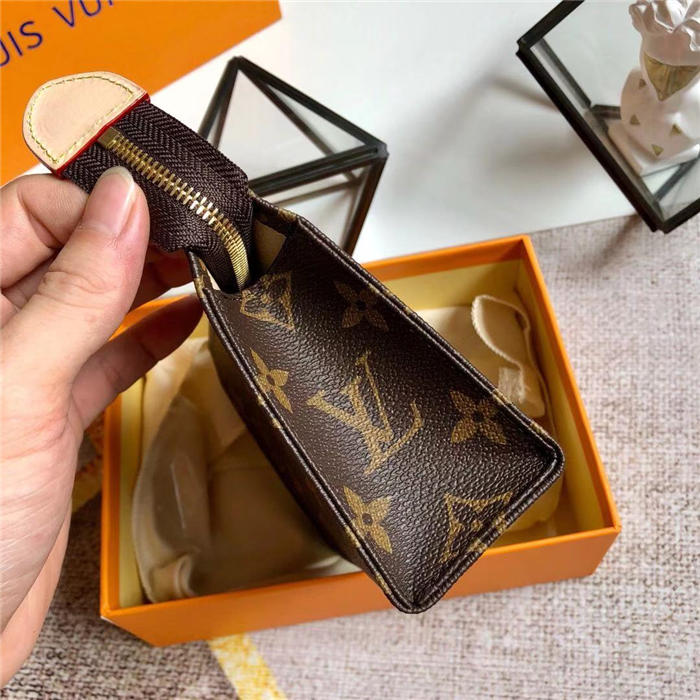 Louis Vuitton TOILETRY POUCH 15 High