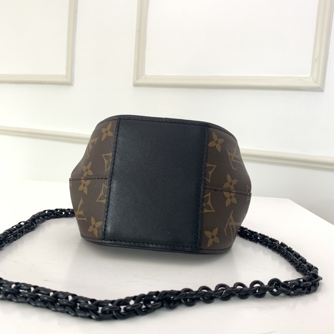 Louis Vuitton BOURSICOT BC Giant Monogram Reverse High