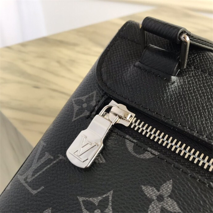 Louis Vuitton OUTDOOR FLAP MESSENGER Taiga Black High