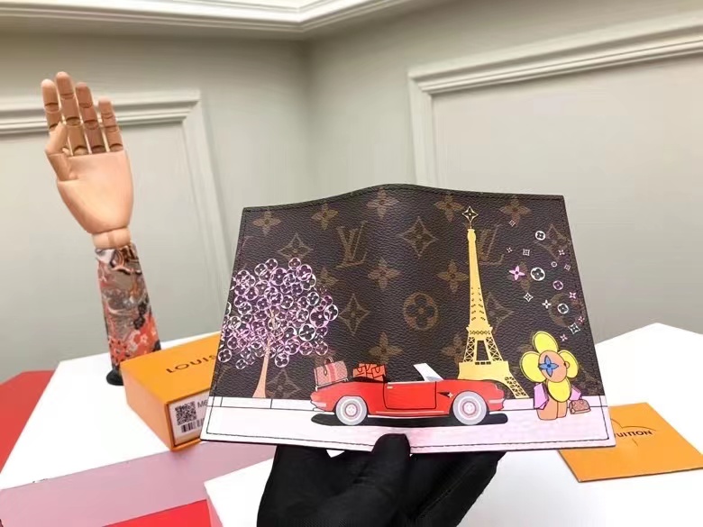 Louis Vuitton PASSPORT COVER Holiday High