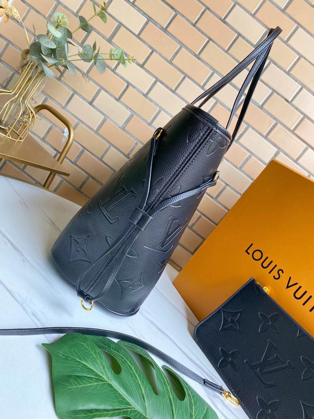 Louis Vuitton Neverfull MM Bag Black Monogram Mid