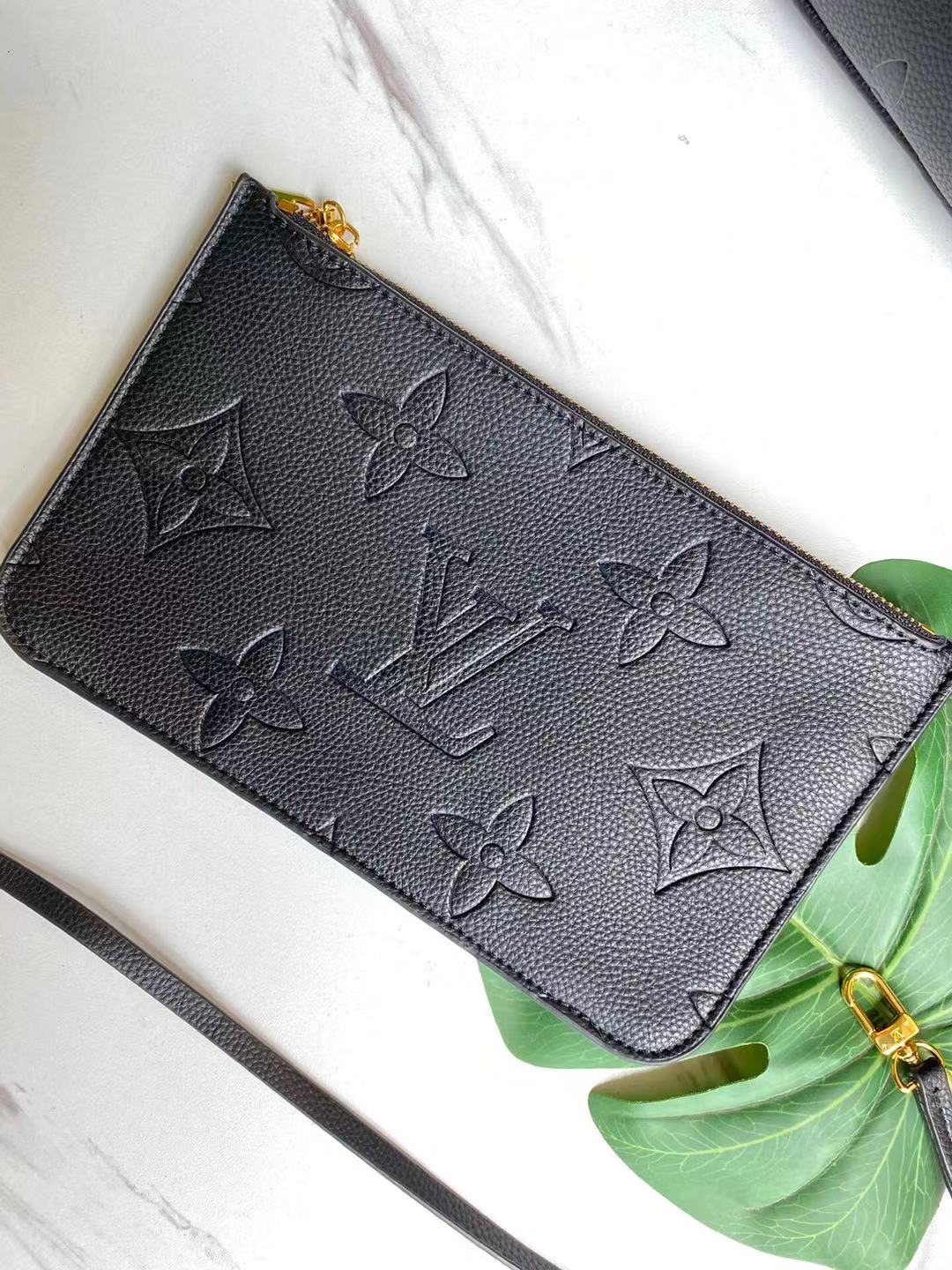 Louis Vuitton Neverfull MM Bag Black Monogram Mid