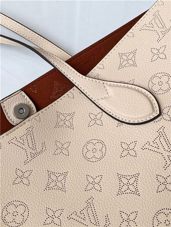 Louis Vuitton Blossom MM Mahina perforated calfskin leather M21850 High