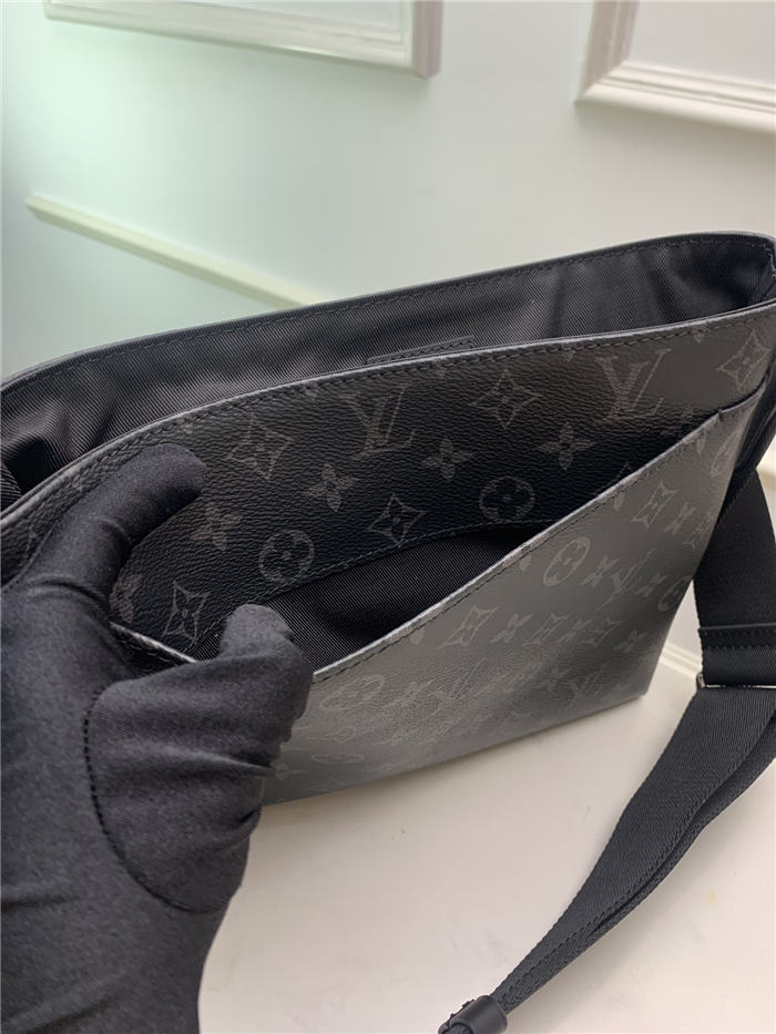 Louis Vuitton DISTRICT PM Monogram Eclipse High