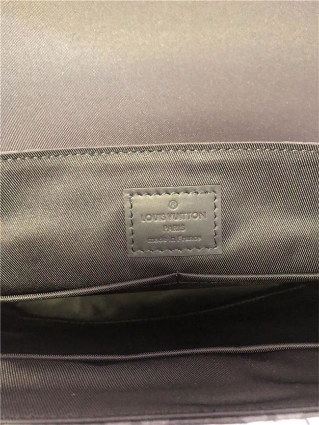 Louis Vuitton DISTRICT MM Monogram Eclipse High