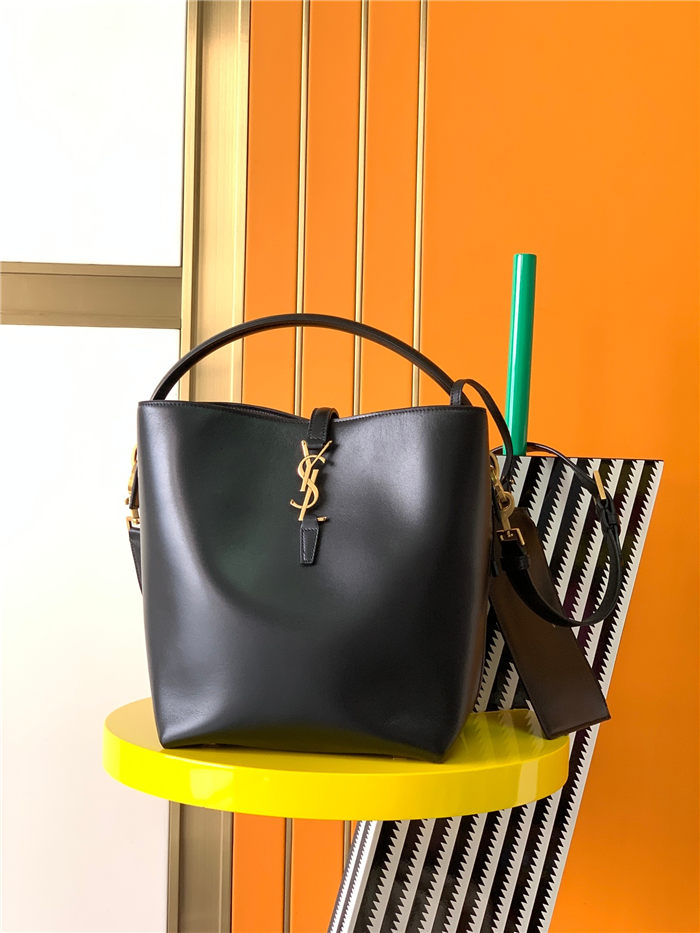 LE 37 IN SHINY LEATHER BUCKET BAG High