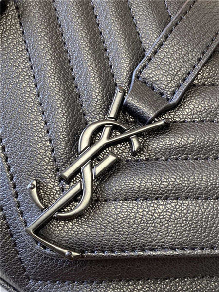 COLLEGE MEDIUM CHAIN BAG IN MATELASSÉ LEATHER mid